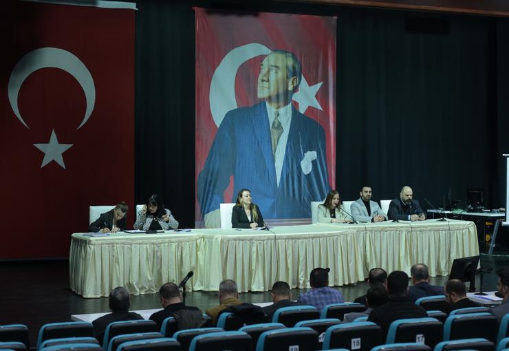 Konak Belediye Meclisi’ni yöneten Başkan Mutlu, meclis üyelerini ve tüm