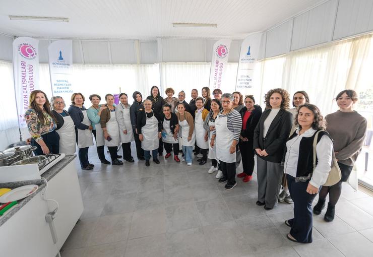 İzmir Büyükşehir Belediyesi, kadınların bir araya gelerek sağlıklı ve ekonomik