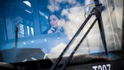 İzmir Metro AŞ’de tramvay sürücüsü olarak görev yapan 23 yaşındaki