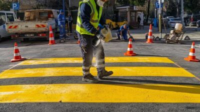 İzmir Büyükşehir Belediyesi, Vasıf Çınar Bulvarı’nda yayaların güvenliğini artırmak için