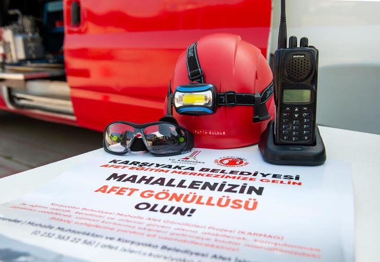 Karşıyaka Belediyesi, Deprem Haftası kapsamında ilçedeki okullarda teorik ve uygulamalı