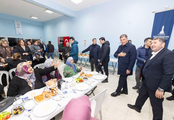 İzmir Büyükşehir Belediye Başkanı Cemil Tugay, Beydağ’dan Kiraz’a, Bayındır’dan Zeytinova’ya