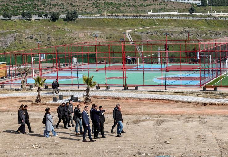 Bayraklı Belediyesi tarafından Refik Şevket İnce Mahallesi’nde yapımı sürdürülen ve