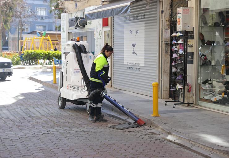 Konak Belediyesi Temizlik İşleri Müdürlüğünün, temizlik filosuna kattığı üç adet