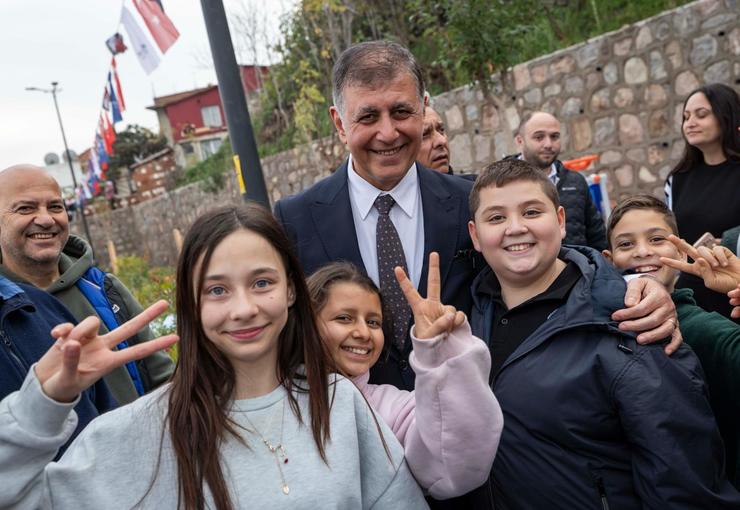 İzmir Büyükşehir Belediyesi, kadınların güçlenmesi ve çocukların gelişiminin desteklenmesi amacıyla