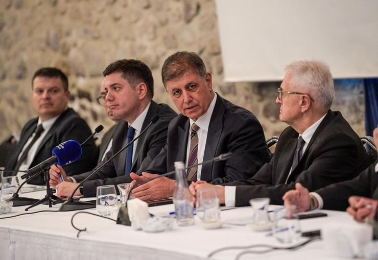 İzmir Ekonomik Kalkınma Koordinasyon Kurulu toplantısında konuşan İzmir Büyükşehir Belediye