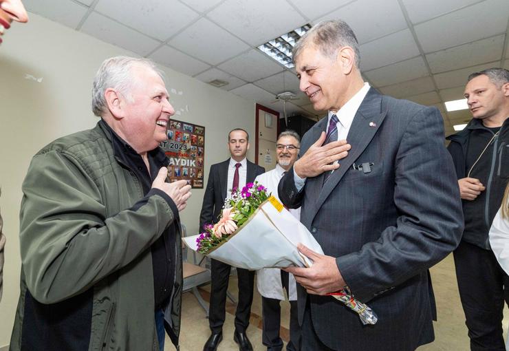 14 Mart Tıp Bayramı nedeniyle Eşrefpaşa Hastanesi’nde görev yapan meslektaşları