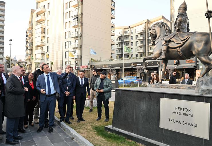 Zafer Partisi Genel Başkanı Ümit Özdağ, bir dizi program kapsamında