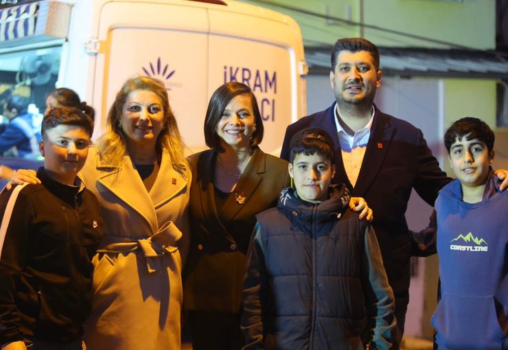 Karabağlar Belediyesi tarafından Ramazan ayı dolayısıyla düzenlenen iftar programı, Limontepe