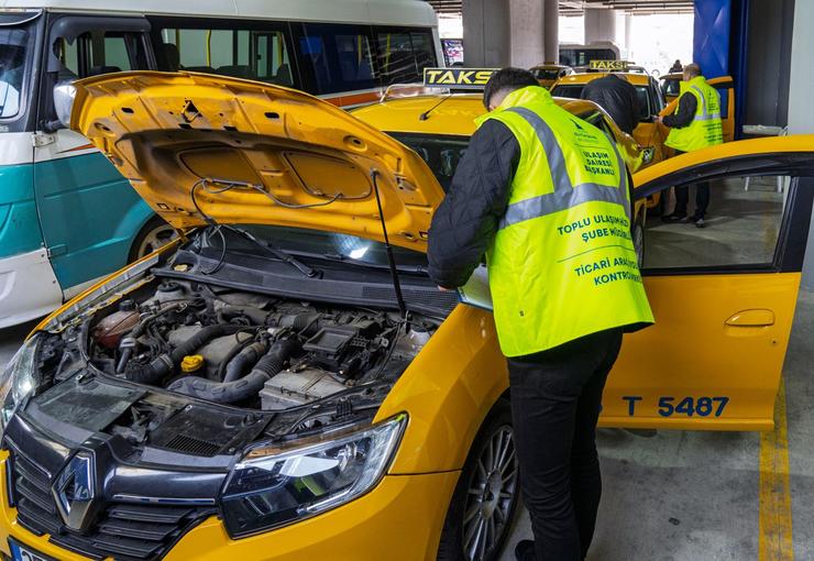 İzmir Büyükşehir Belediyesi, Gaziemir’de kurduğu Ticari Araç Uygunluk Kontrol Merkezi’nde
