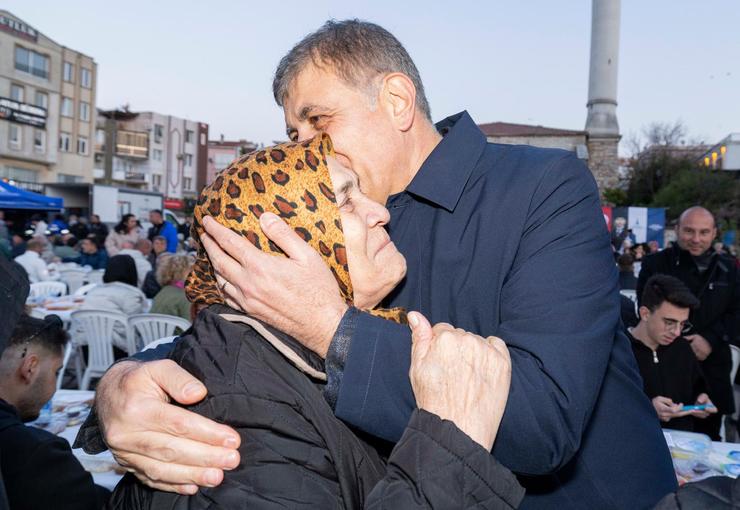 İzmir Büyükşehir Belediyesi tarafından birlik, beraberlik ve dayanışma ruhunu kentin