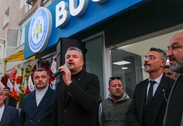 Buca Yardımlaşma ve Güçlendirme Derneği’nin açılışında konuşan Buca Belediye Başkanı