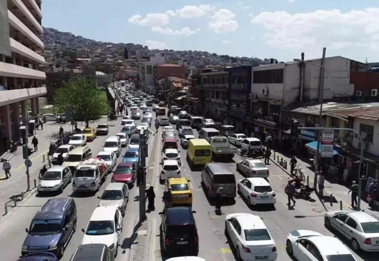 İZMİR’de şubat ayı itibarıyla trafiğe kayıtlı toplam taşıt sayısı bir