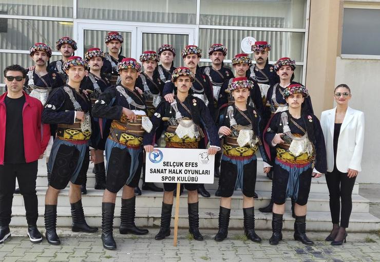 Türkiye Halk Oyunları Federasyonu tarafından düzenlenen İzmir İl Yarışması’na katılan