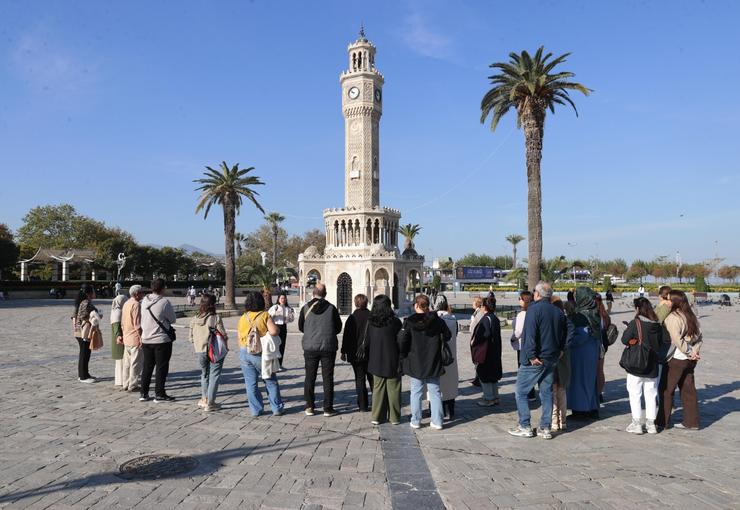 Konak Belediyesi’nin, kentin tarih kokan sokaklarında üç ayrı rotada sürdürdüğü