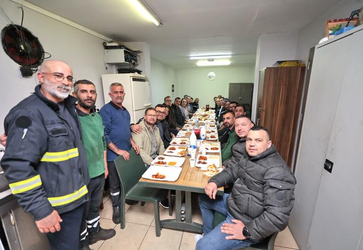 Konak Belediye Başkanı Nilüfer Çınarlı Mutlu, araçların bakım ve onarımını