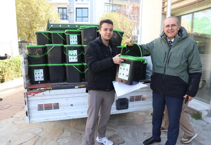 Seferihisar Belediyesi, İzmir Büyükşehir Belediyesi iş birliğiyle “Organik Atıklardan Kompost