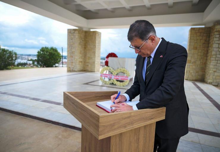 İzmir Büyükşehir Belediye Başkanı Dr. Cemil Tugay, çeşitli temaslarda bulunmak