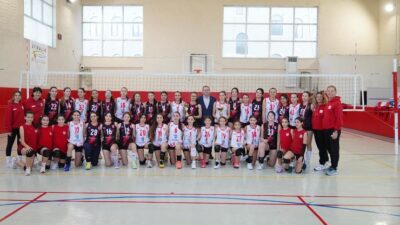 Ayvalık Belediye Başkanı Mesut Ergin, Ayvalıkgücü Belediyespor’un voleybol branşında Küçükler