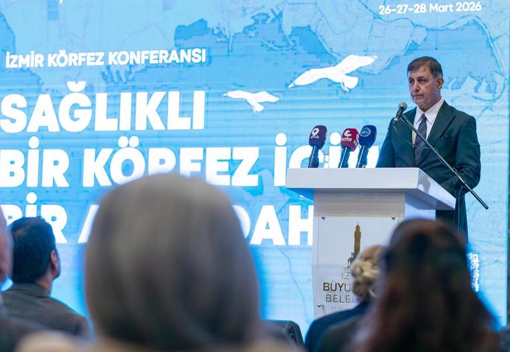 İzmir Büyükşehir Belediye Başkanı Dr. Cemil Tugay, İzmir Körfezi’nin kirlilikten