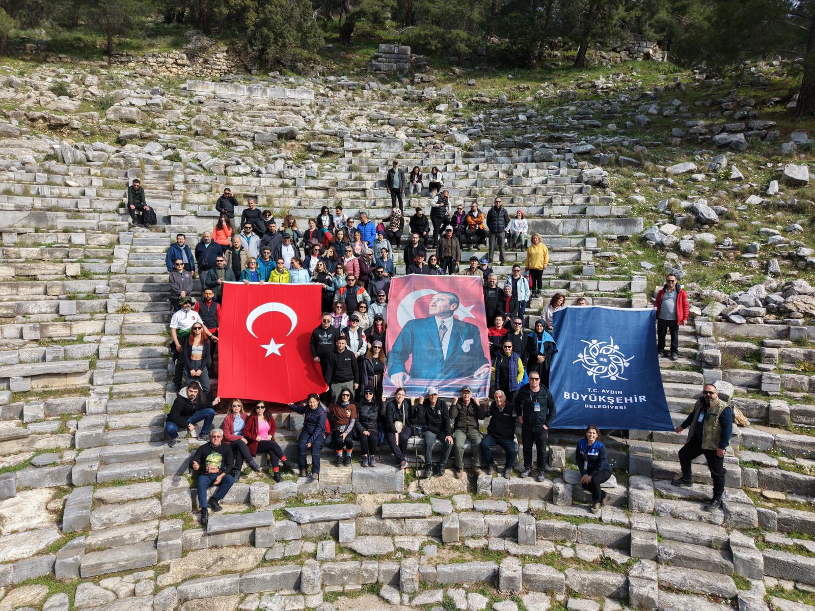 Aydın Büyükşehir Belediyesi tarafından düzenlenen trekking etkinlikleri devam ediyor. Doğaseverlerin