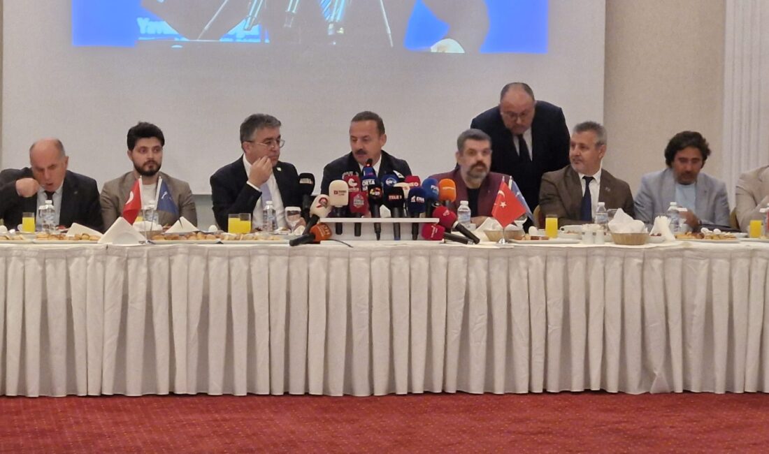 ANAHTAR Parti Genel Başkanı&nbsp;Yavuz Ağıralioğlu, İzmir’de düzenlediği kapsamlı basın toplantısında